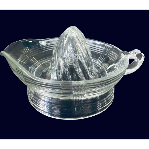 Vintage Hazel Atlas Juicer /Reamer Crystal Clear Glass Swirl Crisscross Pattern - Picture 1 of 5
